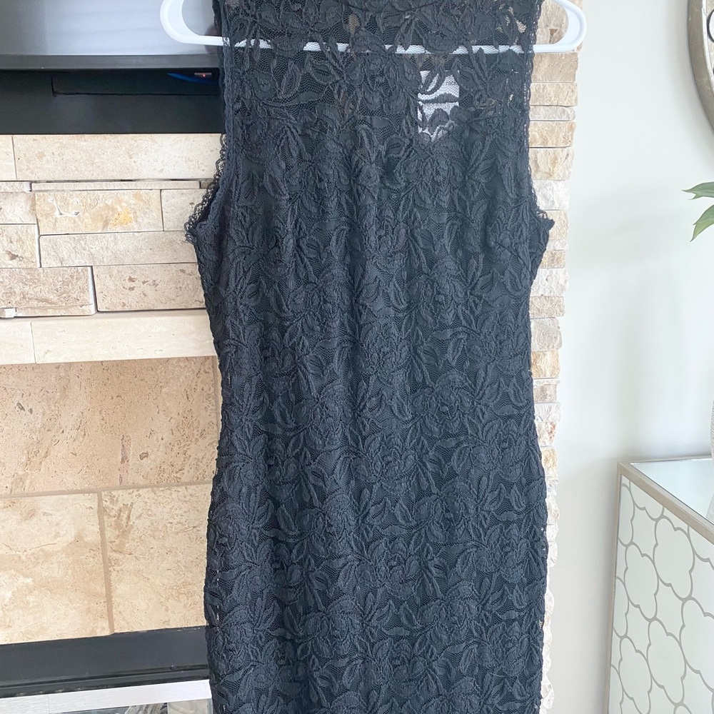 Fitted black lace dress M